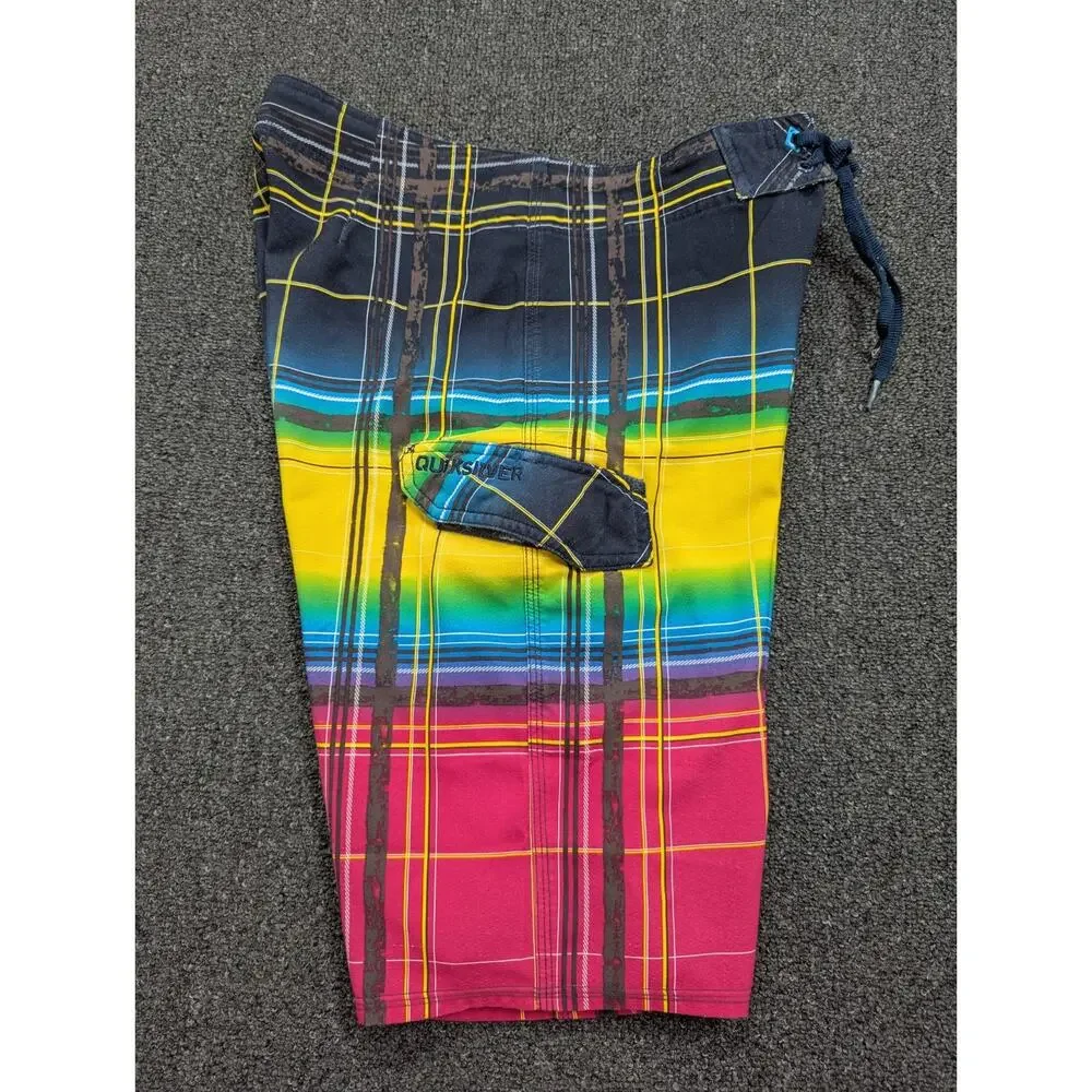 Quiksilver Men's Cypher Wonderland Surf Multicolor Plaid Board Shorts Size 28